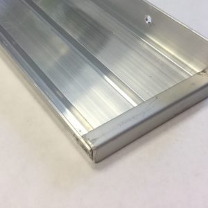 End cap for display shelves. Fits HO, S, O scale and diecast shelf at MrTrain.com.