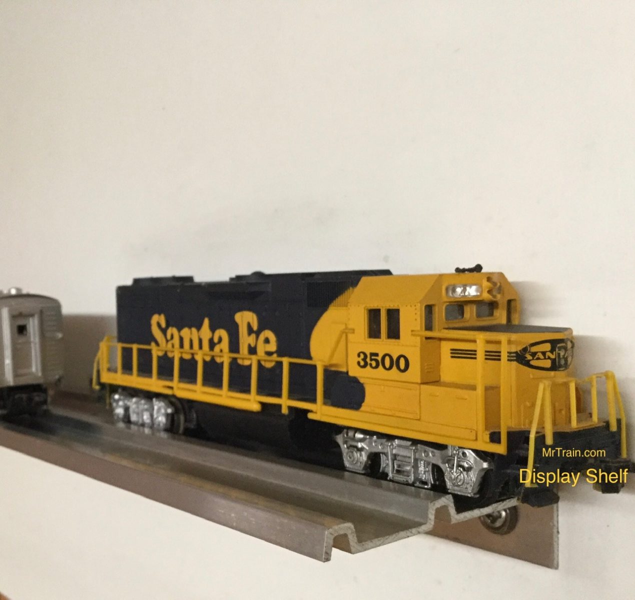 HO SCALE  Aluminum Model Railroad Shelves TRAIN DISPLAY SHELF Set of 2 